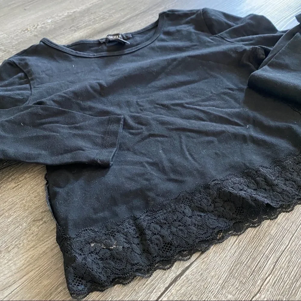 Nwot Lace accent crop top